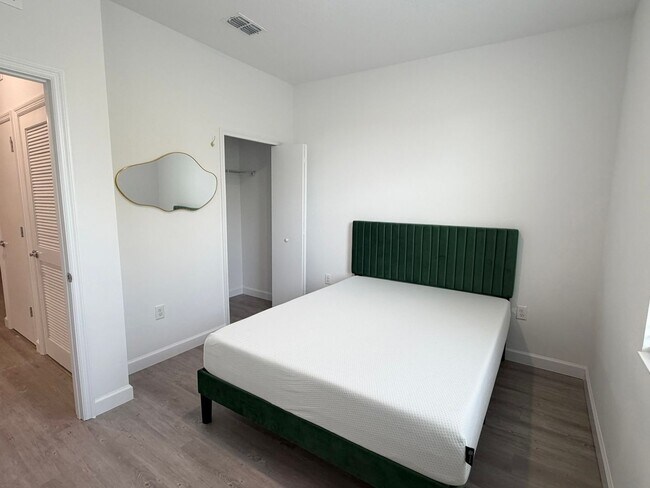 Building Photo - 368 Famagusta Dr