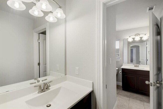 Building Photo - 5644 Siragusa Dr