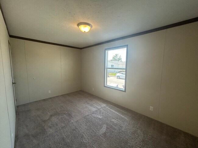 Building Photo - 667 Oregon St