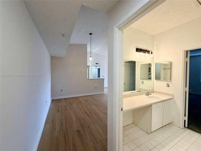 Building Photo - 6984 SW 39th St