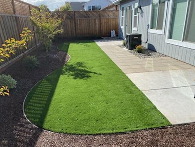 Building Photo - Gorgeous 4 Bedroom 3 Bathroom Single Level New Construction Home in Northeast Santa Rosa