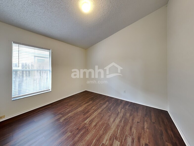 Building Photo - 957 Islander Ave