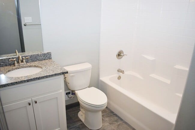 Building Photo - Beautiful 4 Bed, 2 Bath Home in Bridgeport!