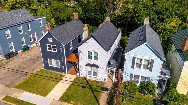 Building Photo - Renovated Home with 1st floor Study or Additional Bedroom