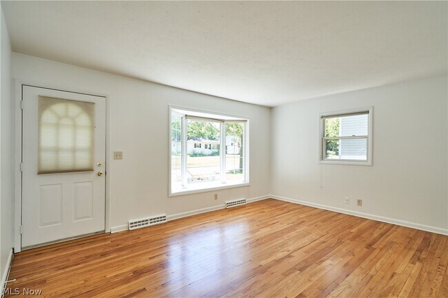 Building Photo - 1056 Endicott Dr