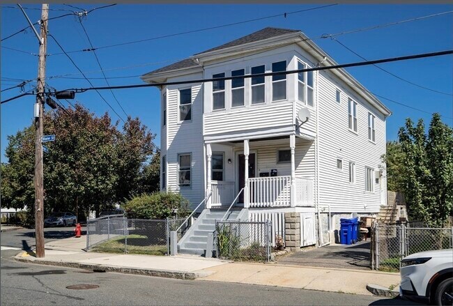 Building Photo - 24 Blaine St