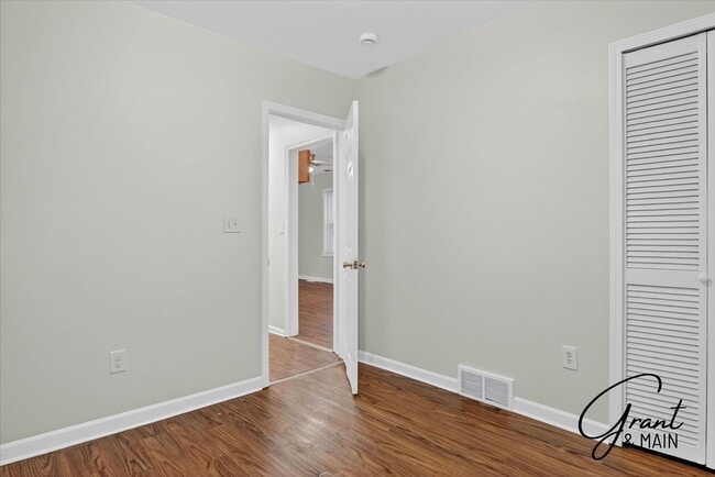 Building Photo - 3 bedroom ranch $1200