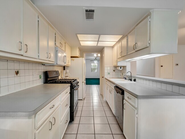 Building Photo - 15443 W Willowwind Cir