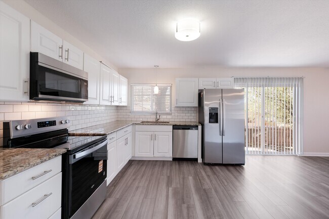 Building Photo - 7809 Hollow Oak