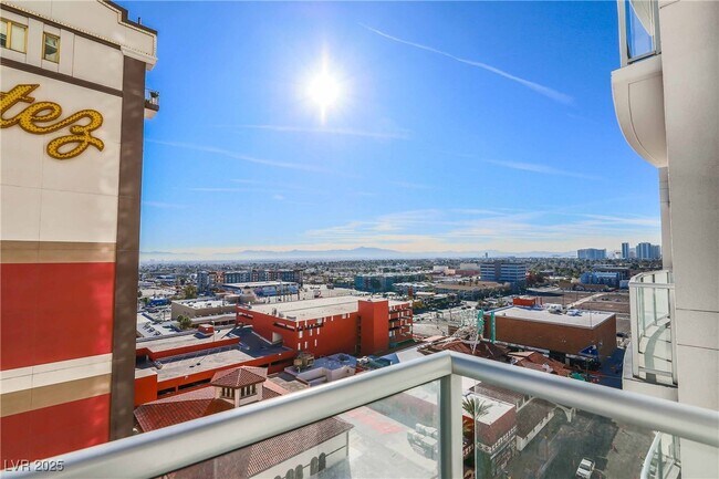 Building Photo - 150 S Las Vegas Blvd