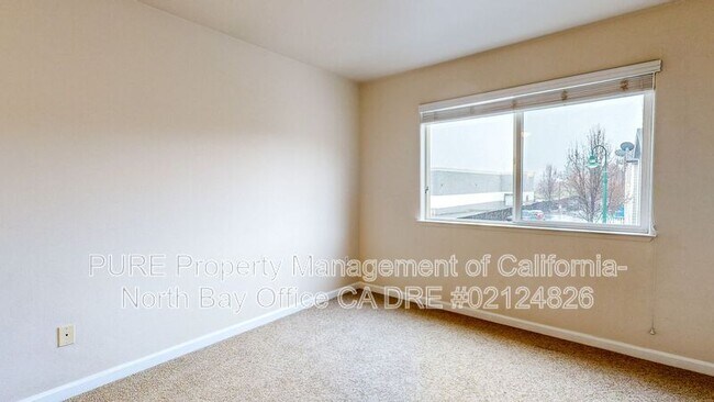 Building Photo - 132 Treadway Ct