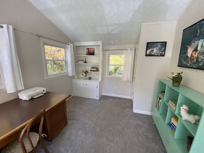 Building Photo - South AVL - 3/2 with Finished Basement!