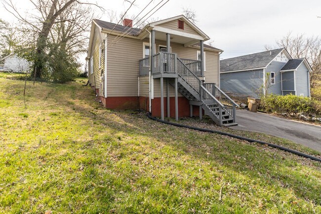 Building Photo - 218 W Columbia Ave