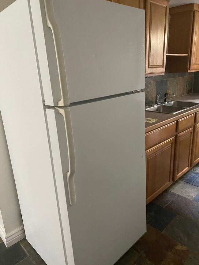 Building Photo - Coveted Northend Location! Spacious 5 bedr...