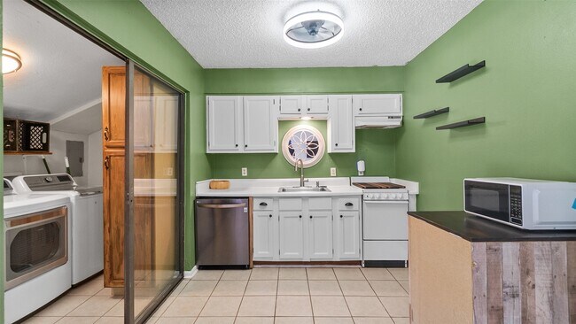 Building Photo - 68 Westwood Dr W