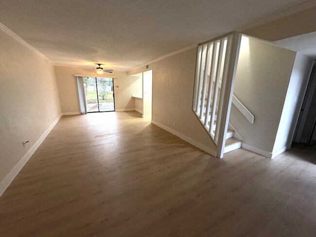 Building Photo - Stunning 4-Bedroom, 2.5-Bathroom Townhouse in the Heart of Sarasota!