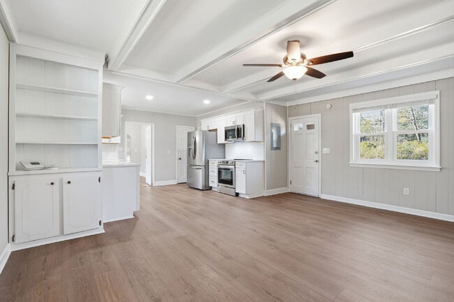 Building Photo - 32 Moore Dr