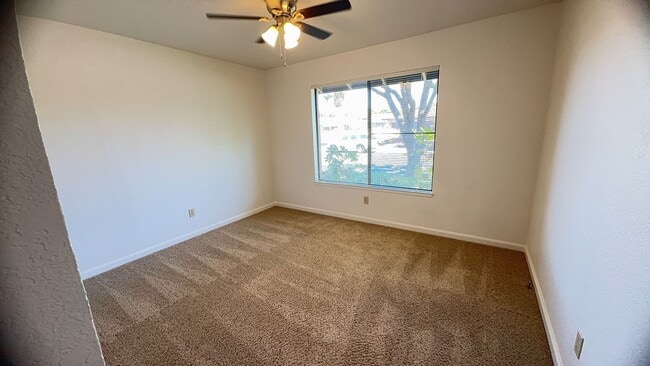 Building Photo - Desirable Duplex 2 bedroom 1 bathroom home