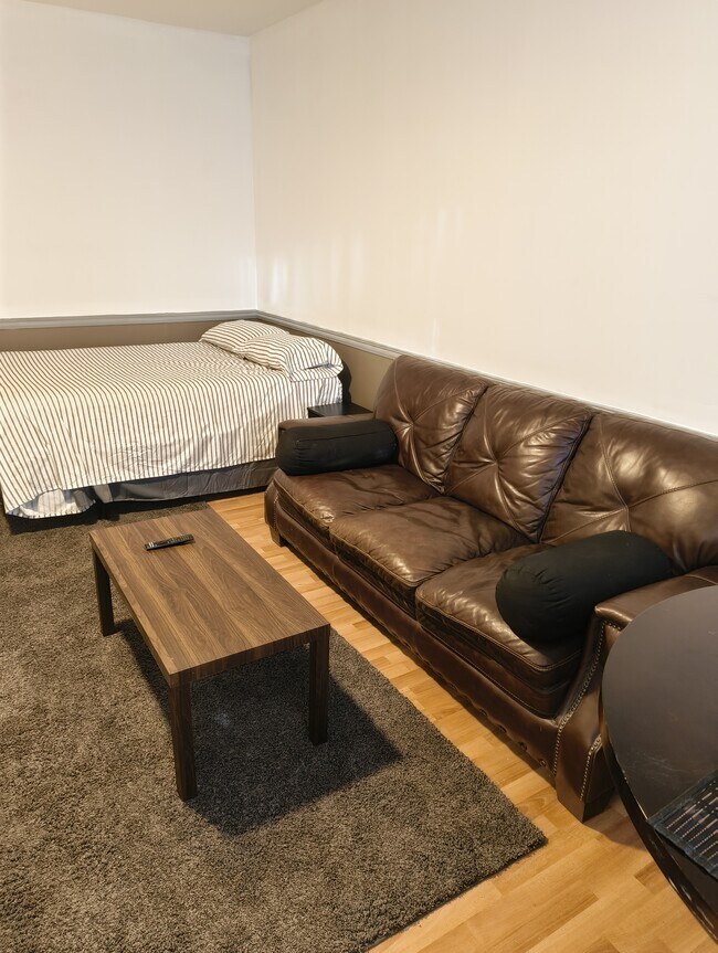 Building Photo - RSSR APARTMENTS