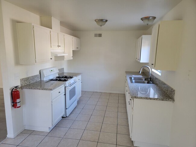 Building Photo - 2042 E 19th St