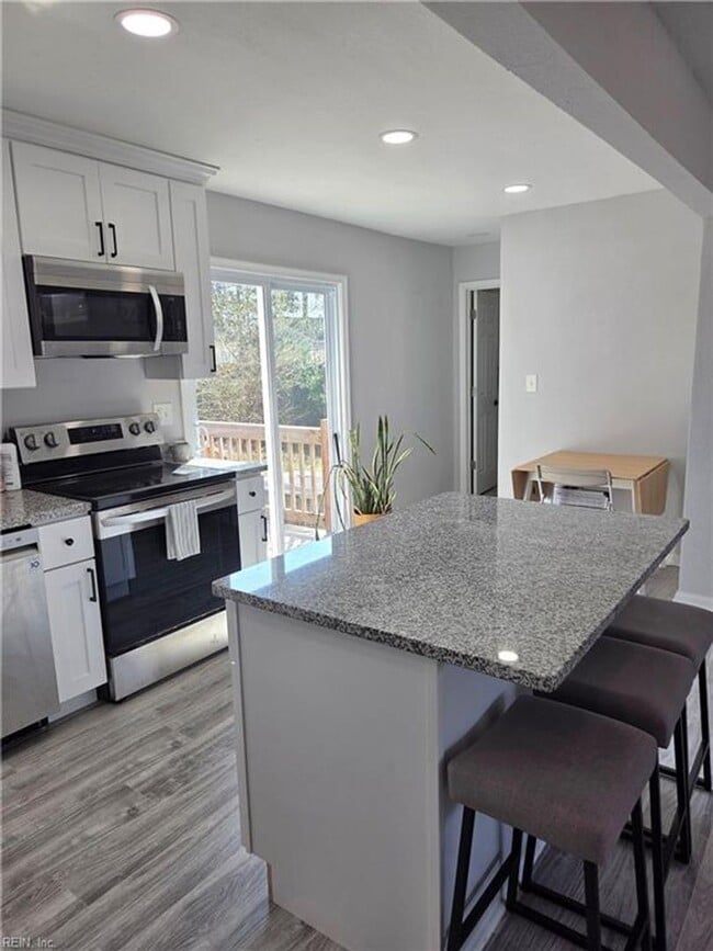 Building Photo - 1853 Springwood St