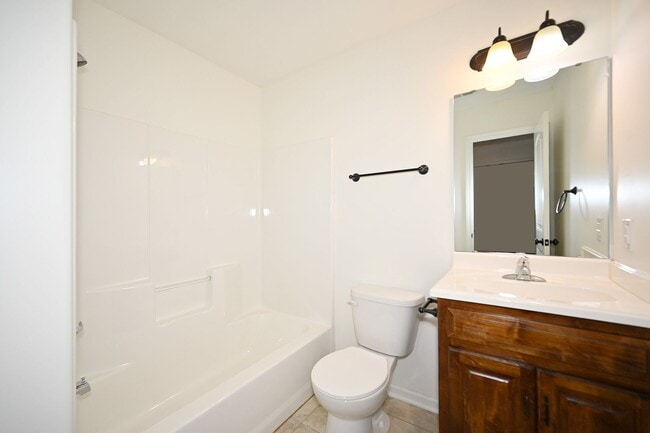 Building Photo - Cute 3-bedroom, 2 bath home with 1 car gar...