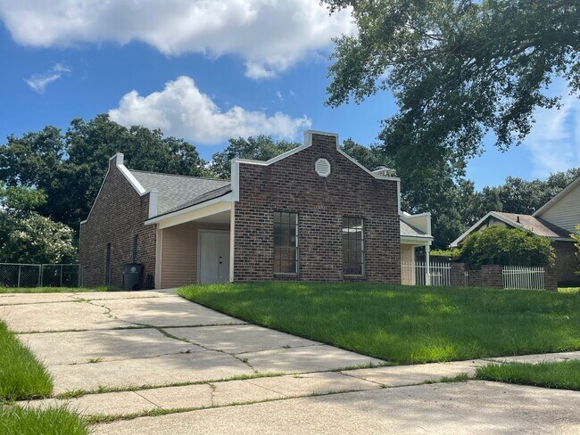 Building Photo - Welcome to this Beautiful 3 Bedroom 2 Bath...