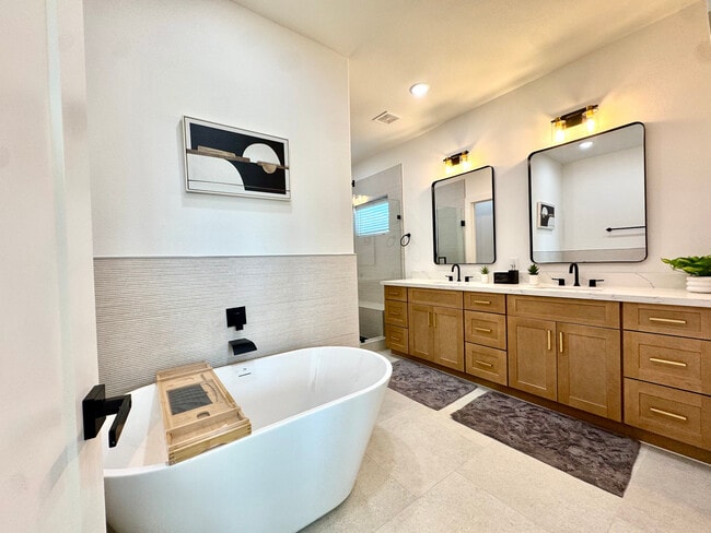 Building Photo - 2706 Cochran St