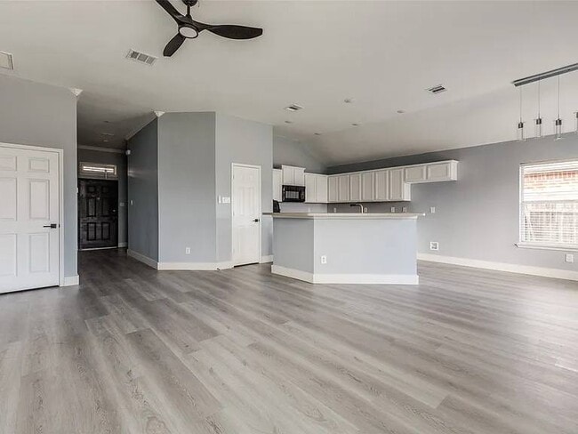 Building Photo - 2136 Erika Ln