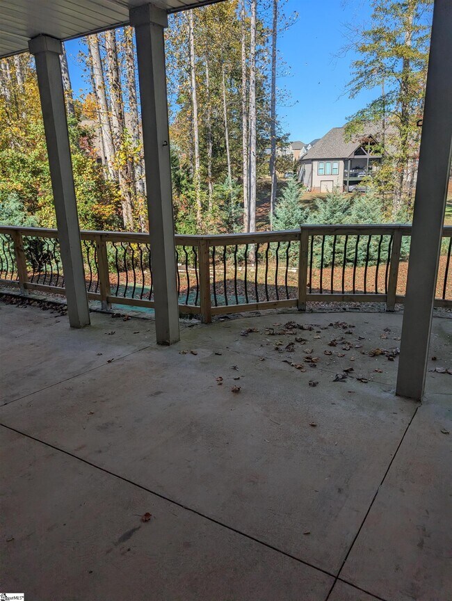 Building Photo - 154 S Lake Emory Dr