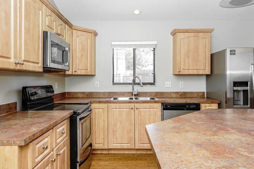 Building Photo - 1001 Pond Apple Ct