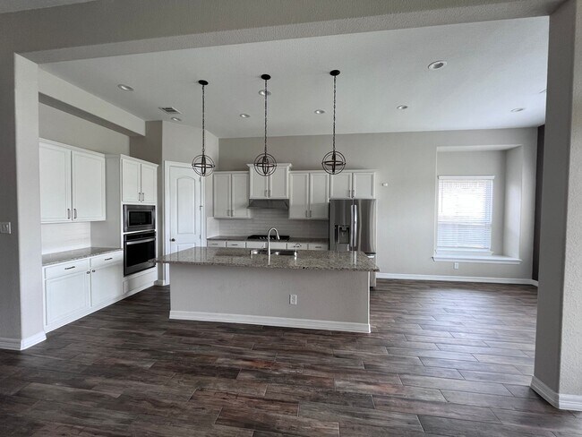 Building Photo - Gorgeous 4-bedroom home!