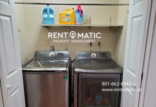 Building Photo - 1207 E Gaylene Cir