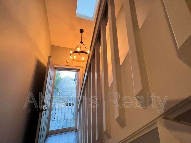 Building Photo - 1136 Glengarry Way