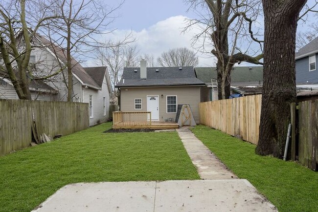Building Photo - Charming Remodeled 2 Bedroom 1 Bath Near Fountain Square!