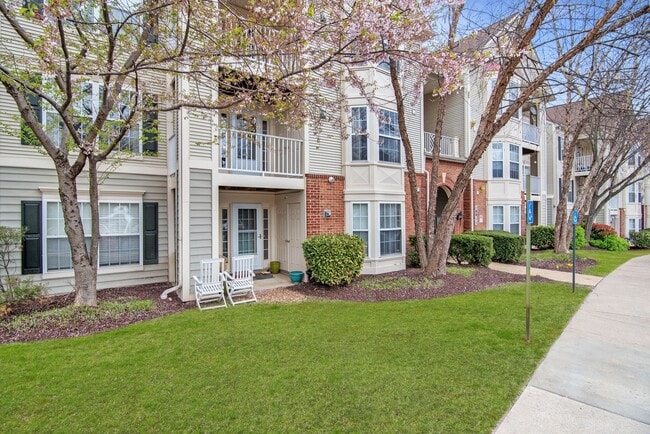Building Photo - 3 Bed 2 Bath - Germantown Condo - Washer/Dryer In Unit
