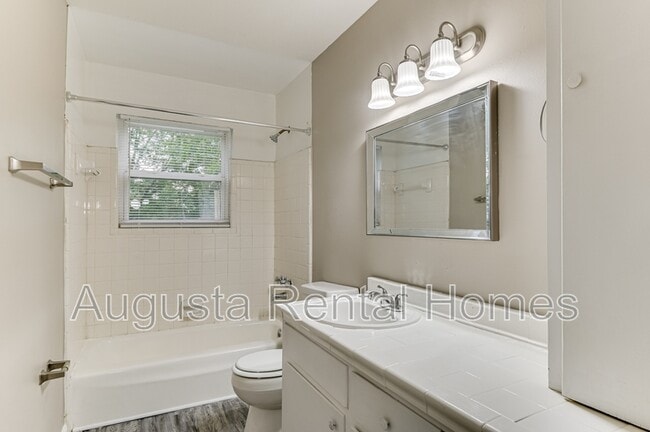 Building Photo - 325B Verdery Dr