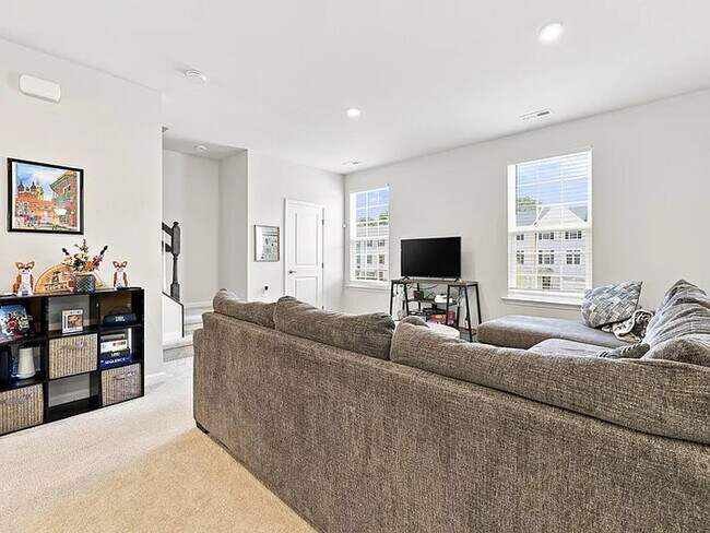 Building Photo - Lease OR Lease to Own