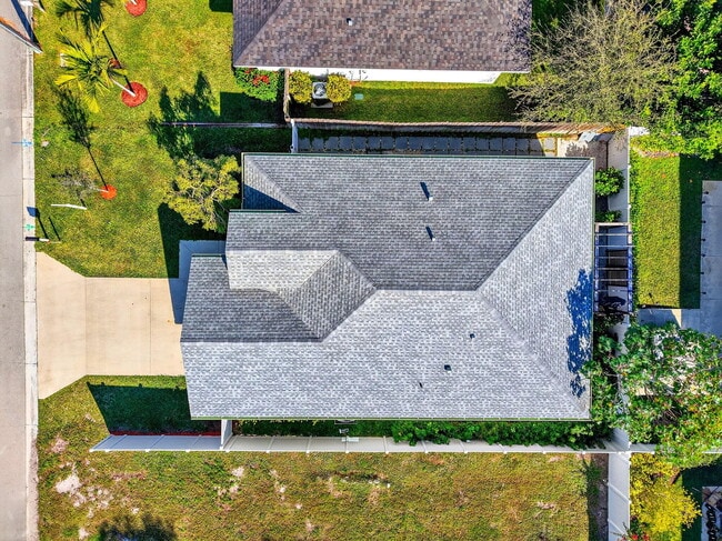 Building Photo - 341 Oak Aly