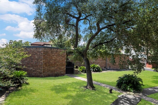 Building Photo - 12903 Figaro Dr