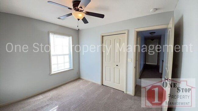 Building Photo - 5 Bedroom, 3.5 Bathroom home with 3 Car Ga...