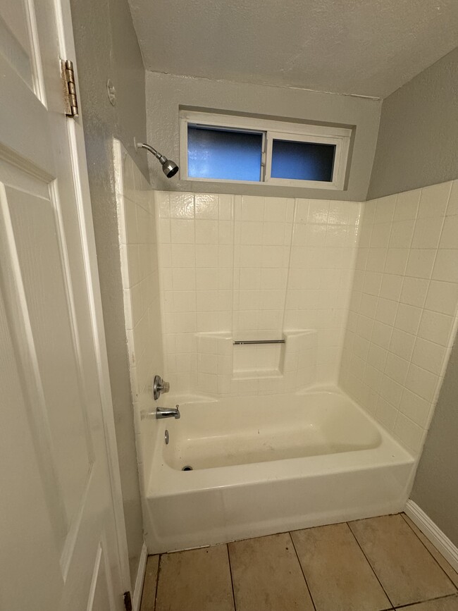 Tub - 830 St Louis Ave