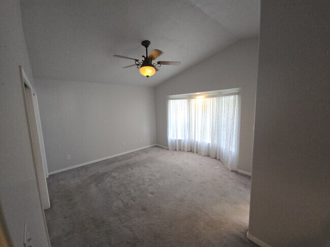 Building Photo - 1361 N 325 E