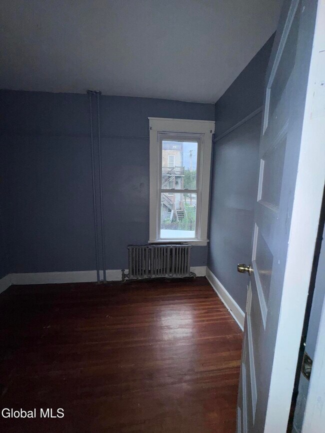 Building Photo - 254 Sheridan Ave