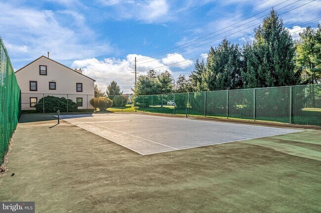 Building Photo - 656 Covington Ct