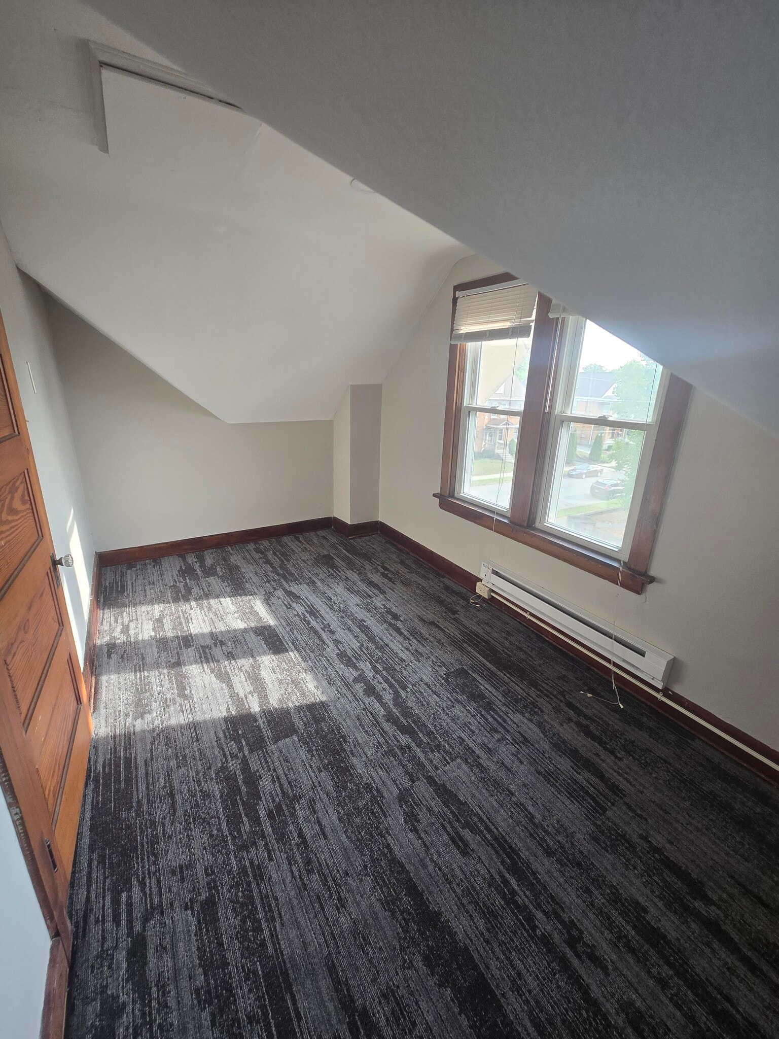 bonus room - 2221 Hudson Ave