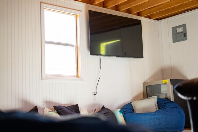 Building Photo - 24 Seth St