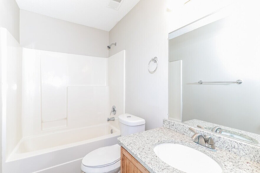 Building Photo - 1074 Red Fern Cir W
