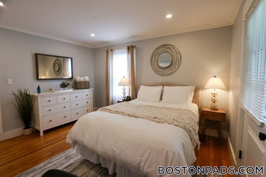 Building Photo - 247 Savin Hill Ave