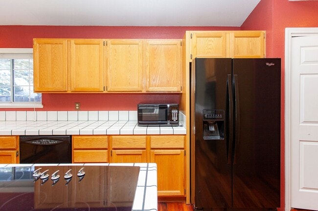 Building Photo - 3654 Hemlock Way